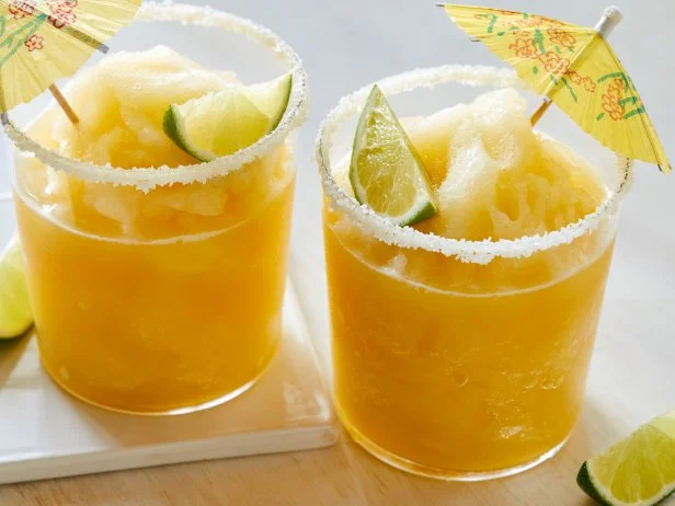 Creative Mixology Guide to Unique and Unexpected Drink Flavor Combinations